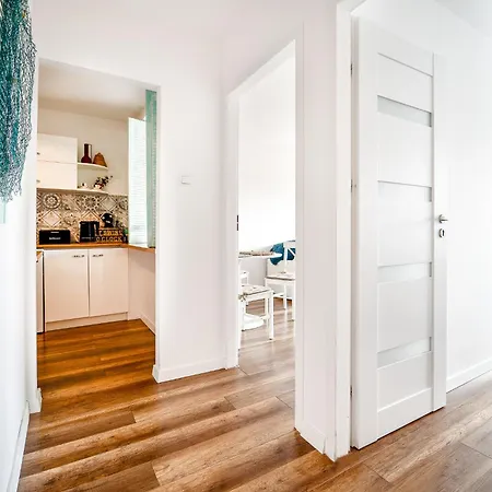 Marina, Viii Pietro アパート *